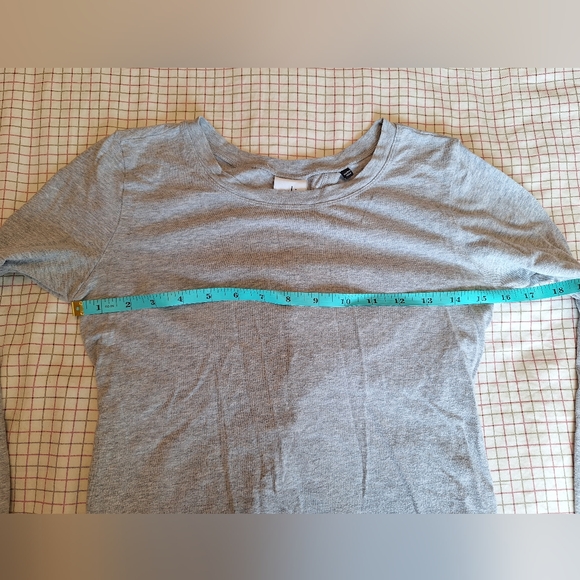 Cabi Twist Turn Back Fitted Tshirt - Picture 4 of 5